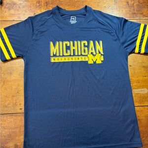 Michigan Wolverines shirt size medium